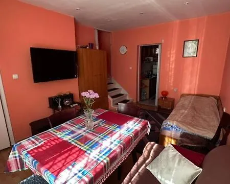 City Center 2-Bedroom House With Yard & Parking * Pernik