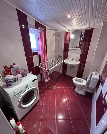 City Center 2-Bedroom House With Yard & Parking Apartamento