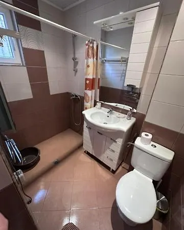 Apartamento City Center 2-Bedroom House With Yard & Parking Pernik