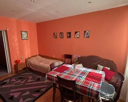 Apartamento City Center 2-Bedroom House With Yard & Parking Pernik