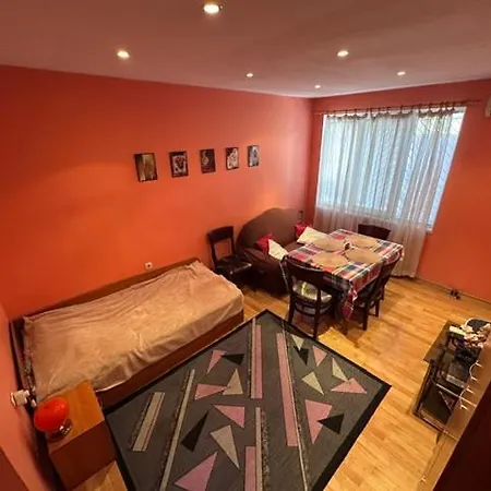 City Center 2-Bedroom House With Yard & Parking